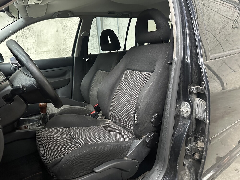 Volkswagen Bora Variant 2.3 V5 Highline 150hp 1999 -Orig. NL-, 52-DJ-BZ