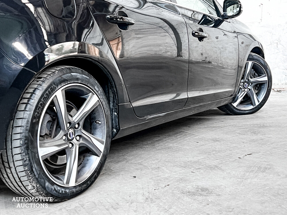 Volvo V60 2.4 D6 AWD Plug-In Hybrid R-Design 215PS 2014, -orig. GB- 6-XXZ-18