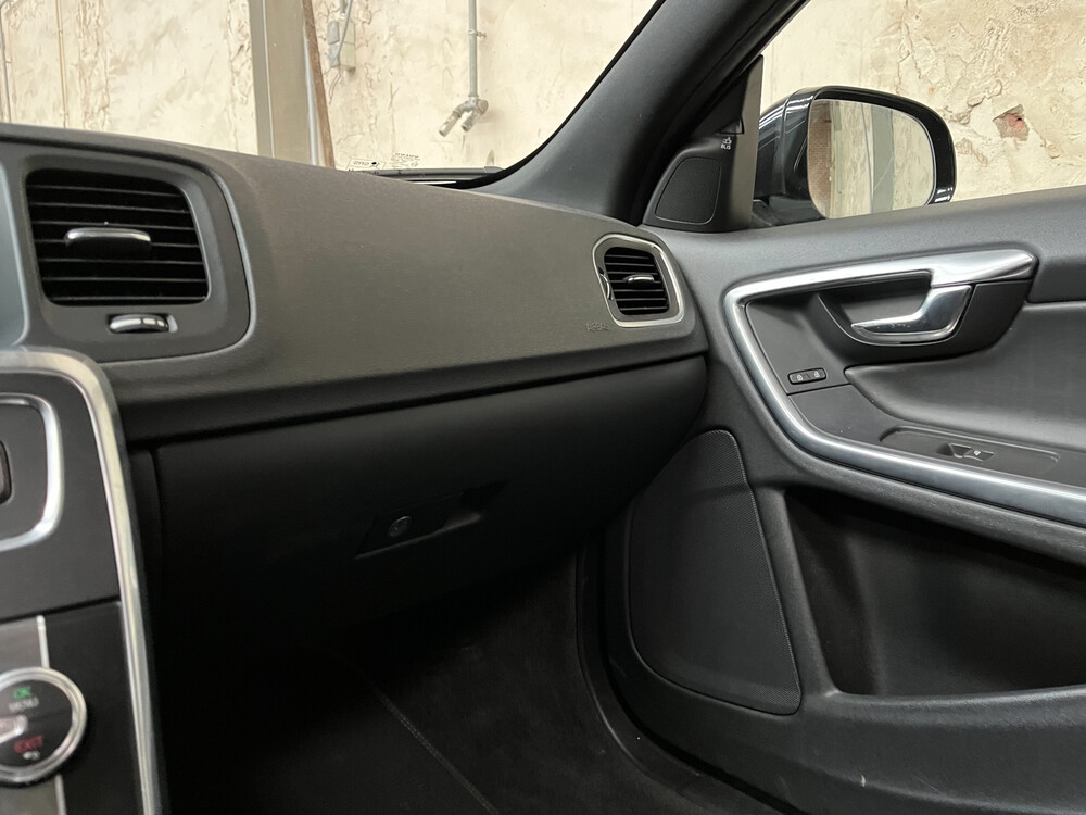 Volvo V60 2.4 D6 AWD Plug-In Hybrid R-Design 215PS 2014, -orig. GB- 6-XXZ-18