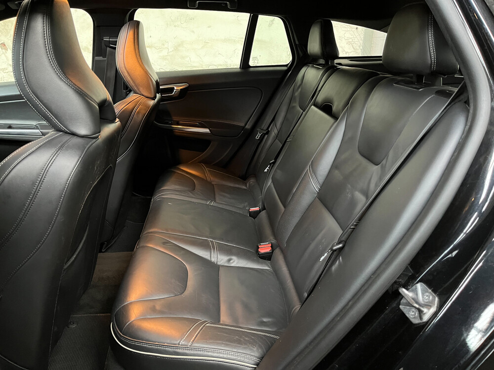 Volvo V60 2.4 D6 AWD Plug-In Hybrid R-Design 215PS 2014, -orig. GB- 6-XXZ-18