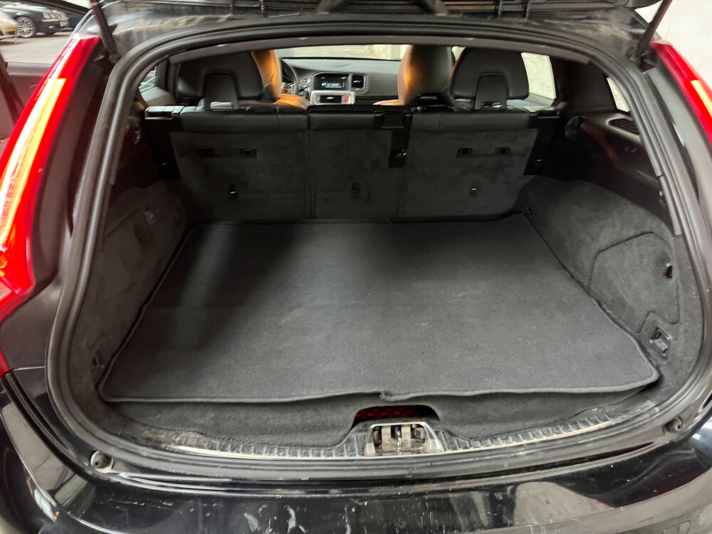 Volvo V60 2.4 D6 AWD Plug-In Hybrid R-Design 215PS 2014, -orig. GB- 6-XXZ-18