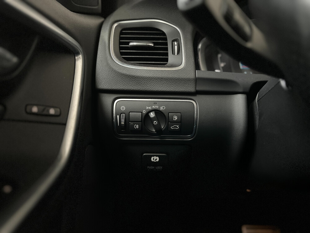 Volvo V60 2.4 D6 AWD Plug-In Hybrid R-Design 215PS 2014, -orig. GB- 6-XXZ-18