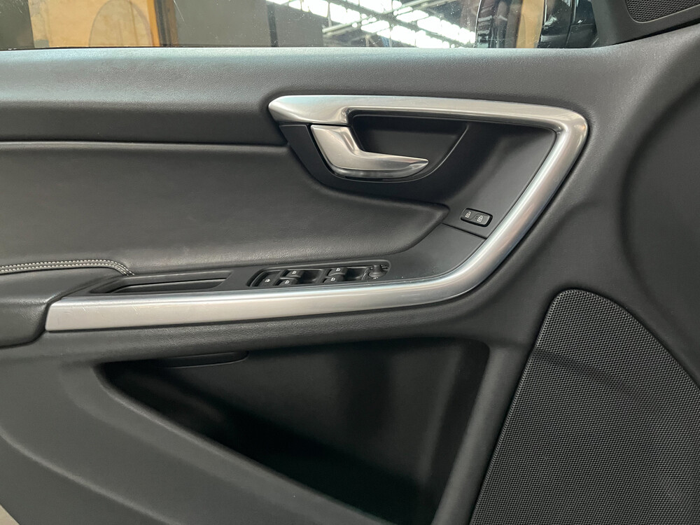 Volvo V60 2.4 D6 AWD Plug-In Hybrid R-Design 215PS 2014, -orig. GB- 6-XXZ-18