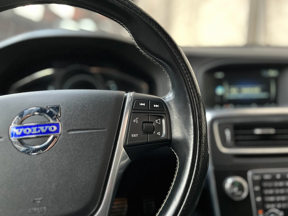 Volvo V60 2.4 D6 AWD Plug-In Hybrid R-Design 215PS 2014, -orig. GB- 6-XXZ-18