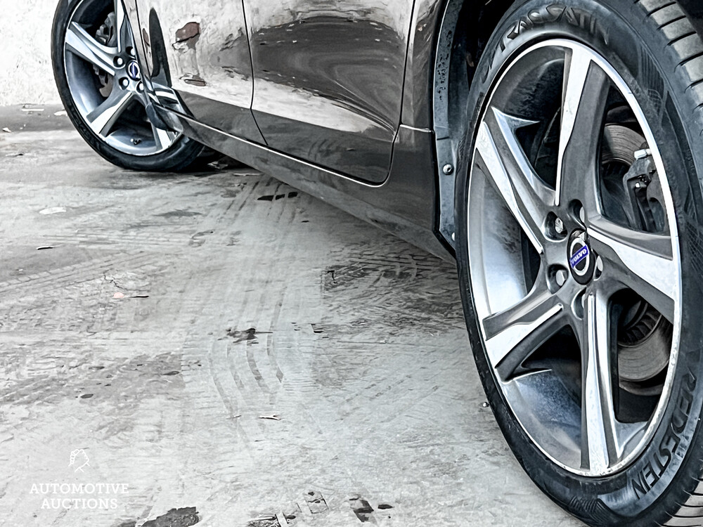 Volvo V60 2.4 D6 AWD Plug-In Hybrid R-Design 215PS 2014, -orig. GB- 6-XXZ-18