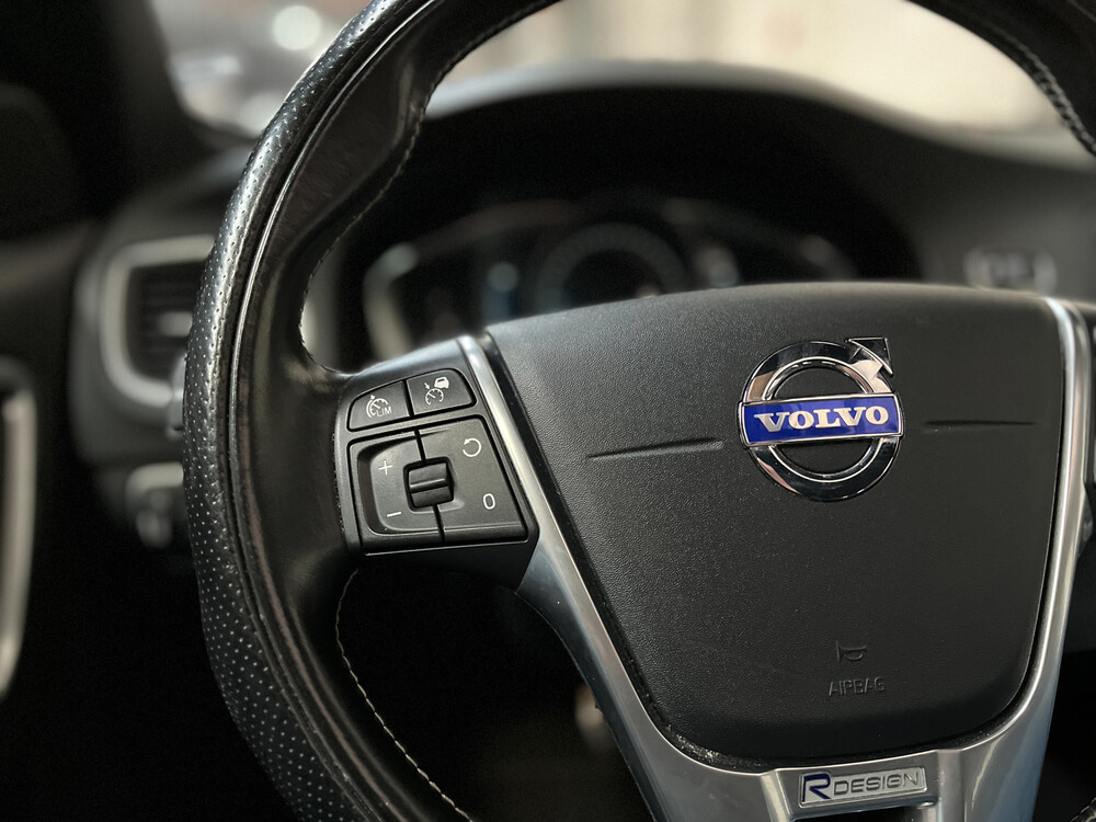 Volvo V60 2.4 D6 AWD Plug-In Hybrid R-Design 215PS 2014, -orig. GB- 6-XXZ-18