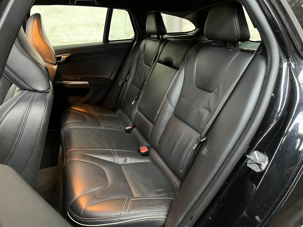 Volvo V60 2.4 D6 AWD Plug-In Hybrid R-Design 215PS 2014, -orig. GB- 6-XXZ-18