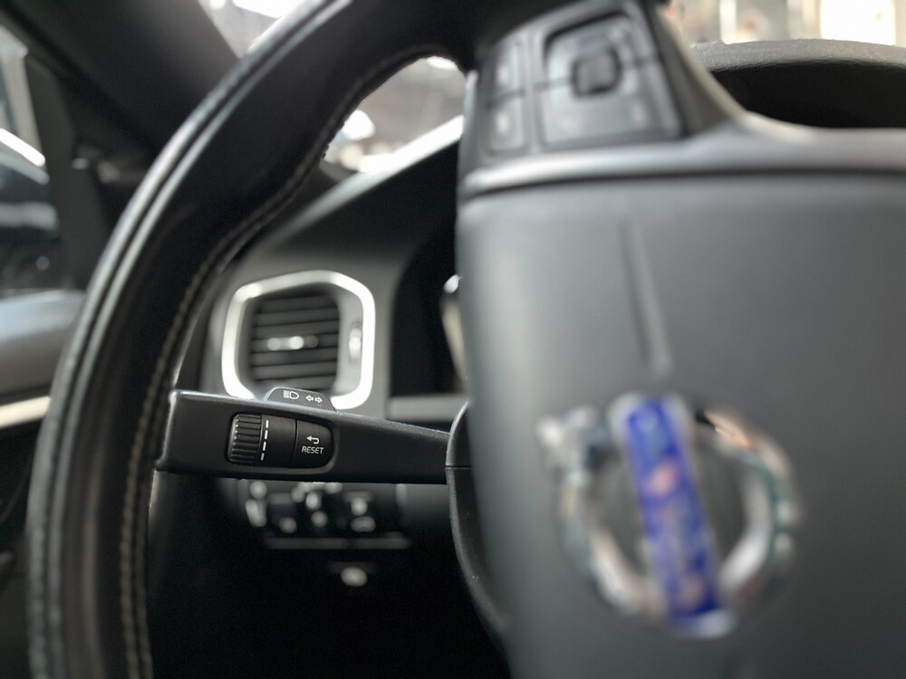 Volvo V60 2.4 D6 AWD Plug-In Hybrid R-Design 215PS 2014, -orig. GB- 6-XXZ-18