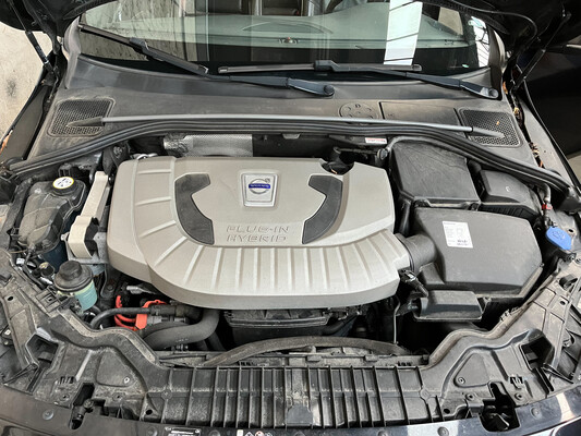 Volvo V60 2.4 D6 AWD Plug-In Hybrid R-Design 215HP 2014, -Orig. GB- 6-XXZ-18