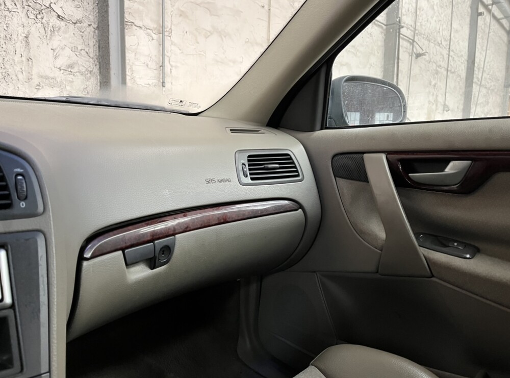 Volvo V70 2.4 Comfort Line 140PS 2000 -Orig. NL-, 38-GH-SH