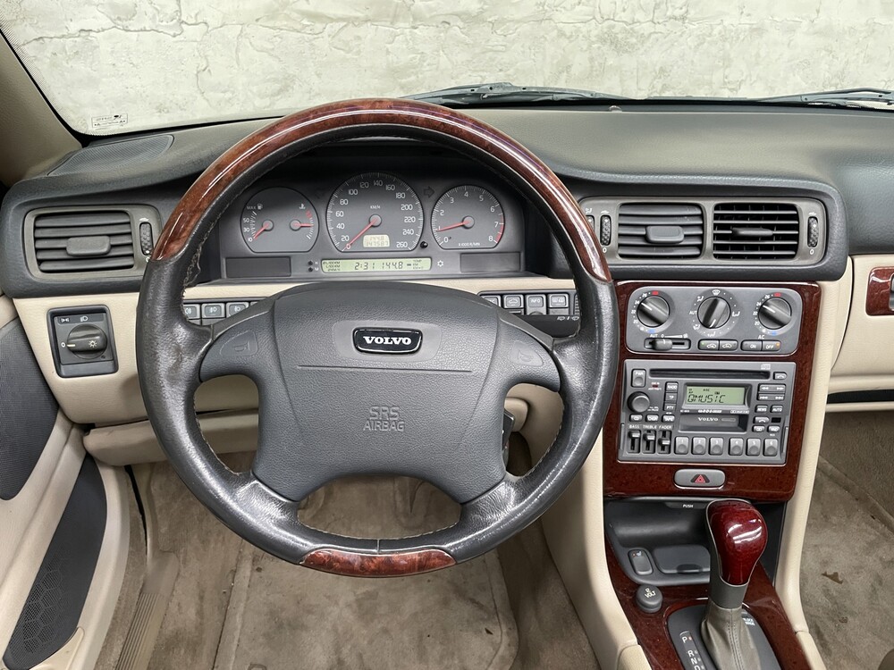 Volvo C70 Cabriolet 2.3 T5 Luxus 239PS 2000, 51-RJ-BZ
