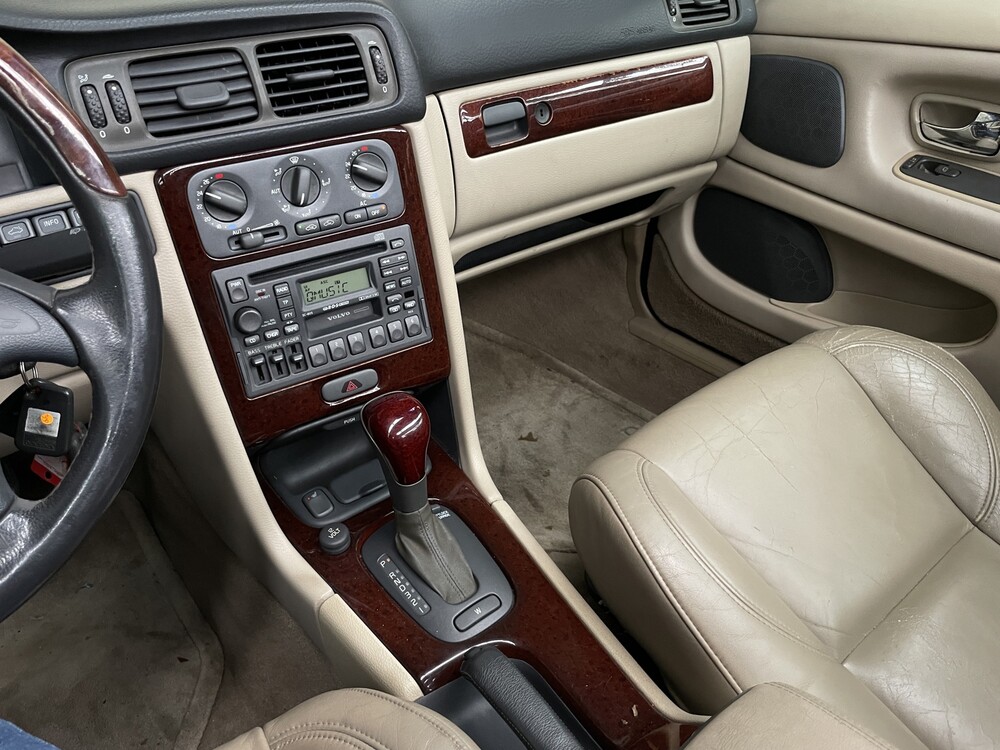 Volvo C70 Cabriolet 2.3 T5 Luxus 239PS 2000, 51-RJ-BZ