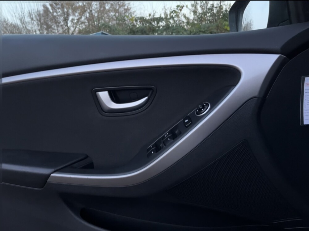 Hyundai i30 CW 1.4i i-Motion 99PS 2012, 5-XBN-02