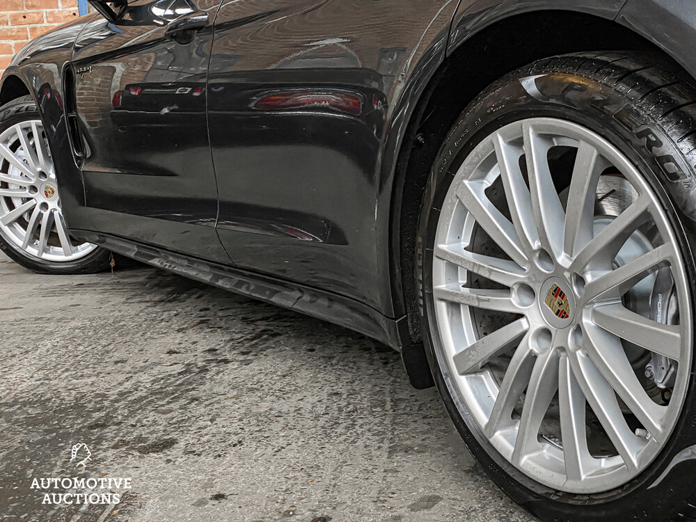 Porsche Panamera 4 E-Hybrid 2.9 V8 462hp Sport-Chrono 2018, L-650-GT