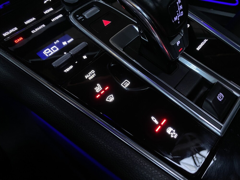 Porsche Panamera 4 E-Hybrid 2.9 V8 462hp Sport-Chrono 2018, L-650-GT