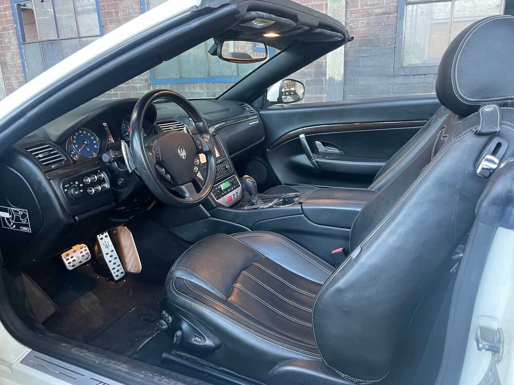 Maserati GranCabrio 4.7 460hp 2010