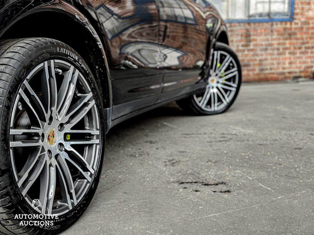 Porsche Cayenne S E-Hybrid 3.0 V6 416hp 2015 -Orig. EN- Plug-In Hybrid, HF-230-S