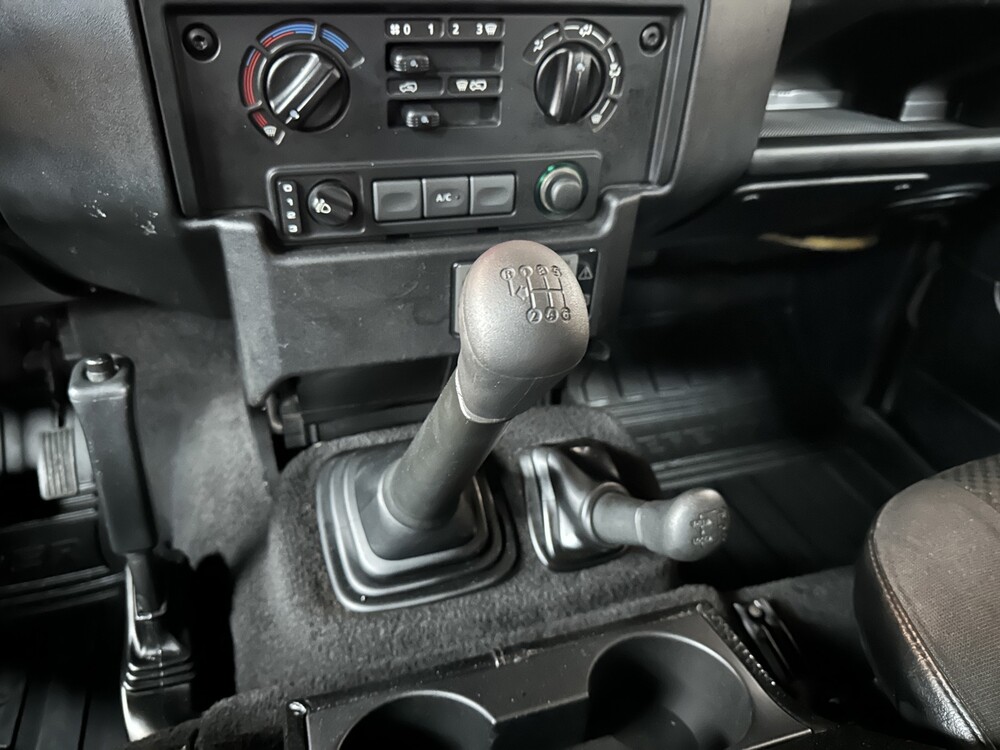 Land Rover Defender 2.4 TD4 90 Estate S 120hp 2009