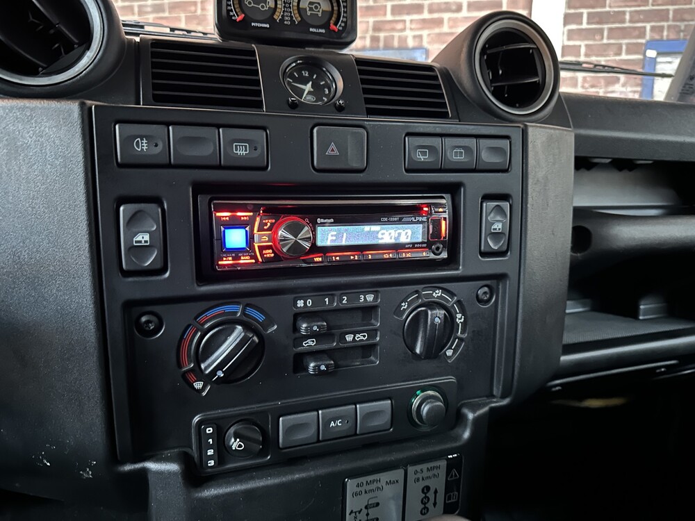 Land Rover Defender 2.4 TD4 90 Estate S 120hp 2009