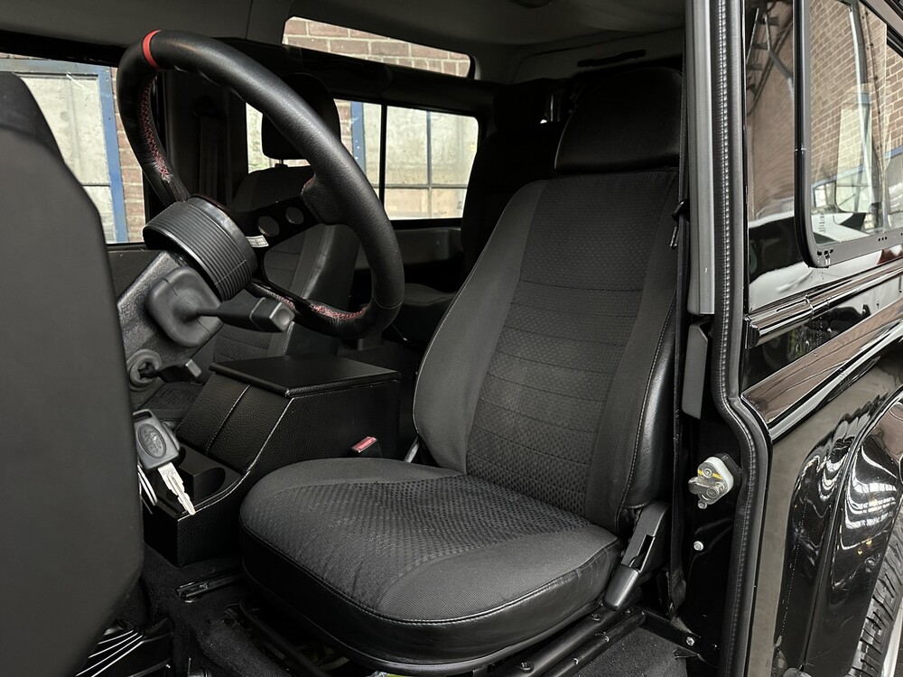 Land Rover Defender 2.4 TD4 90 Estate S 120hp 2009