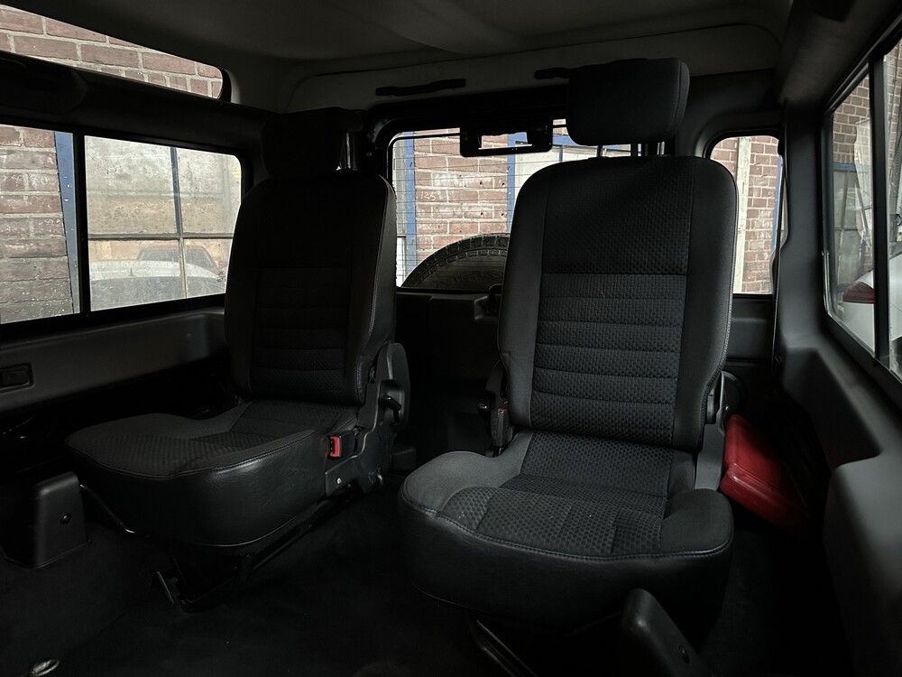 Land Rover Defender 2.4 TD4 90 Estate S 120hp 2009