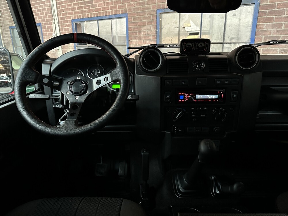 Land Rover Defender 2.4 TD4 90 Estate S 120hp 2009