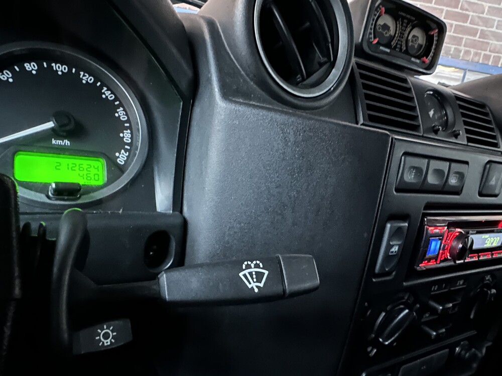 Land Rover Defender 2.4 TD4 90 Estate S 120hp 2009