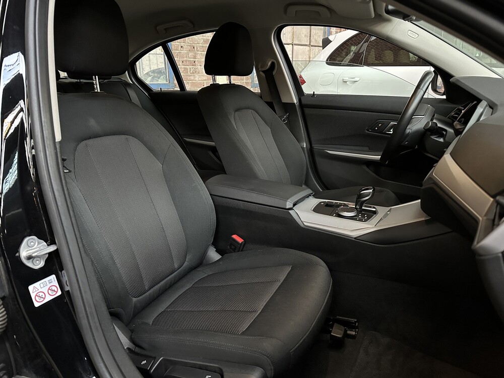 BMW 318i Executive 156PS 2021 3er, X-305-GR -Herstellergarantie-
