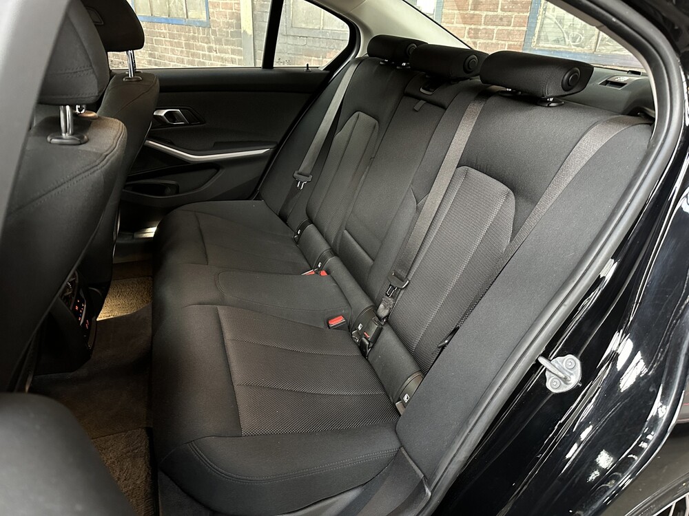 BMW 318i Executive 156PS 2021 3er, X-305-GR -Herstellergarantie-