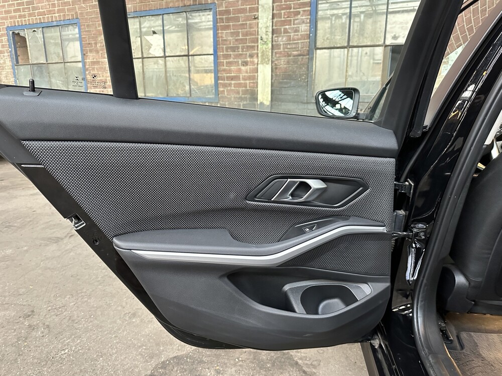 BMW 318i Executive 156PS 2021 3er, X-305-GR -Herstellergarantie-