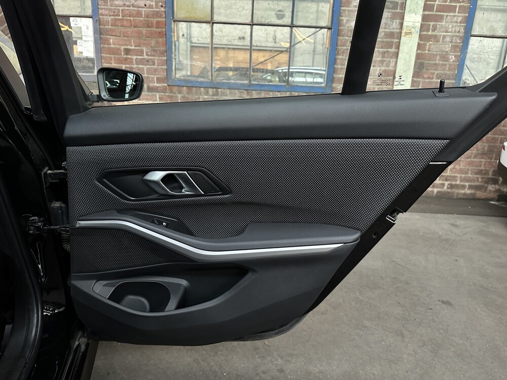 BMW 318i Executive 156PS 2021 3er, X-305-GR -Herstellergarantie-