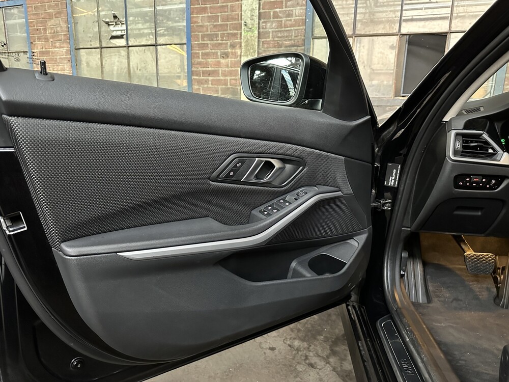 BMW 318i Executive 156PS 2021 3er, X-305-GR -Herstellergarantie-