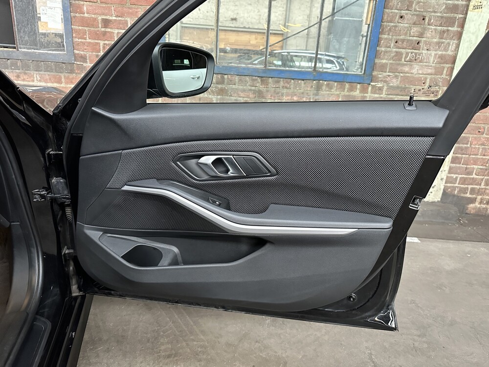 BMW 318i Executive 156PS 2021 3er, X-305-GR -Herstellergarantie-