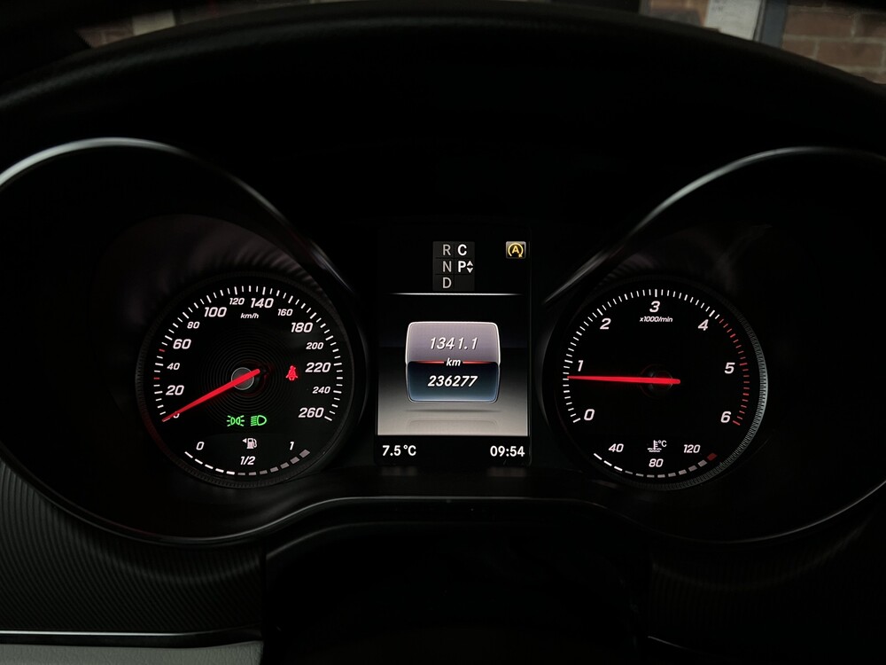 Mercedes-Benz V250d VIP Edition V-Class 190hp 2018, P-896-XT