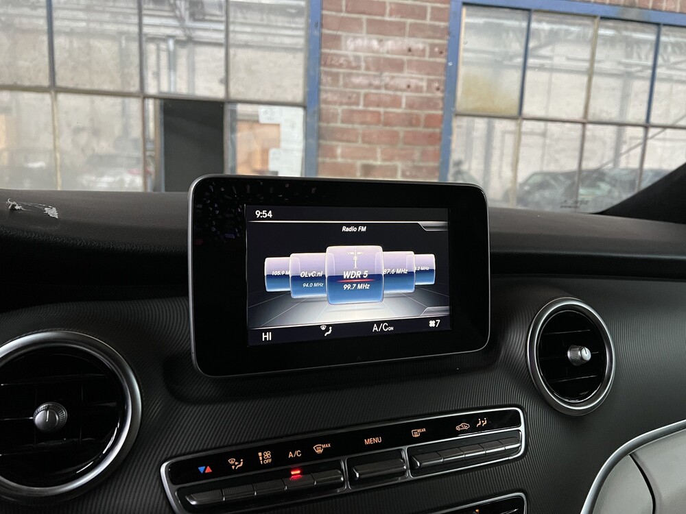 Mercedes-Benz V250d VIP Edition V-Class 190hp 2018, P-896-XT