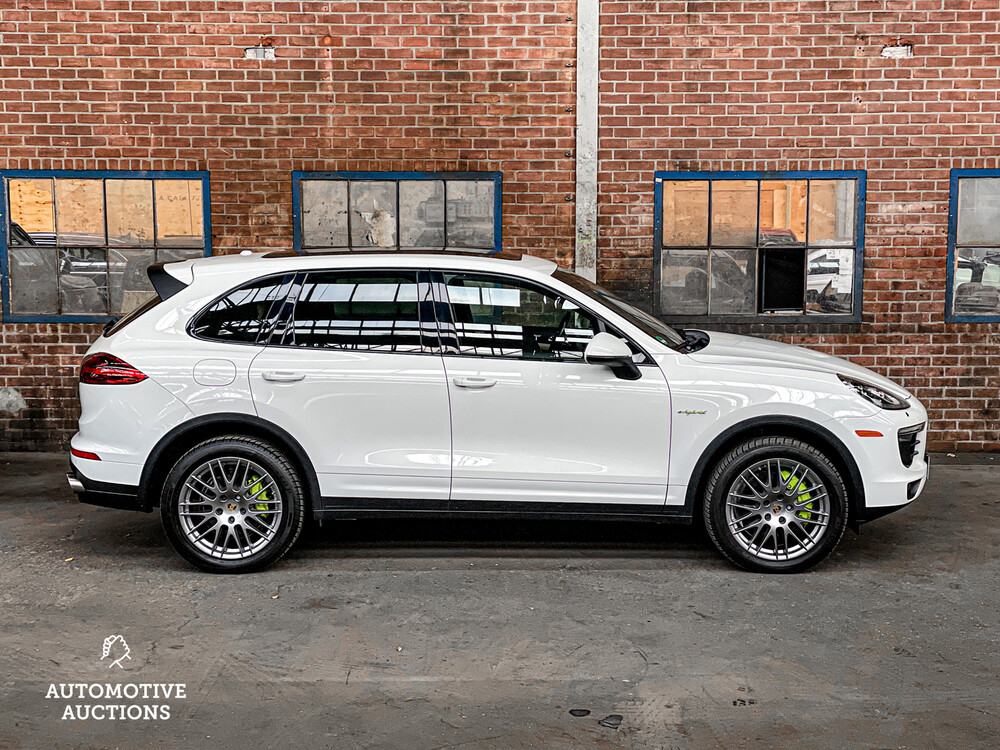 Porsche Cayenne S E-Hybrid 3.0 V6 Platinum Edition 416hp 2016, H-372-HK