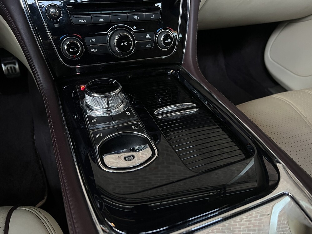 Jaguar XJ LWB 3.0 V6D Supersport 275hp 2012, 64-TPL-9