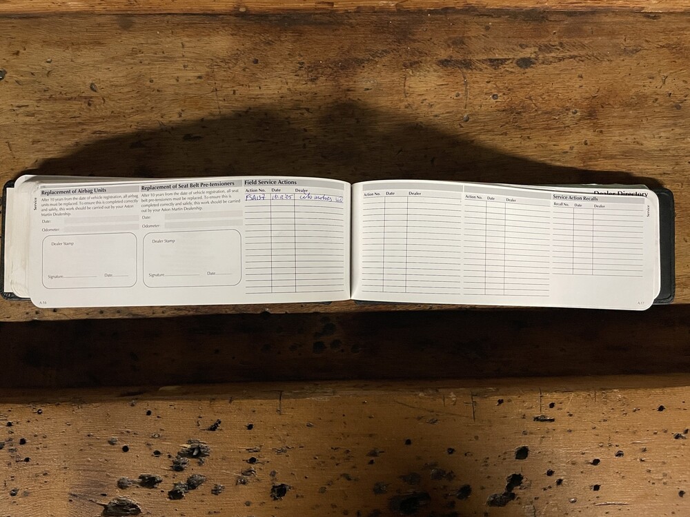 Aston Martin DB9 5.9 V12 Touchtronic 457hp 2006 -Orig. NL-, 71-SH-KN -Youngtimer-