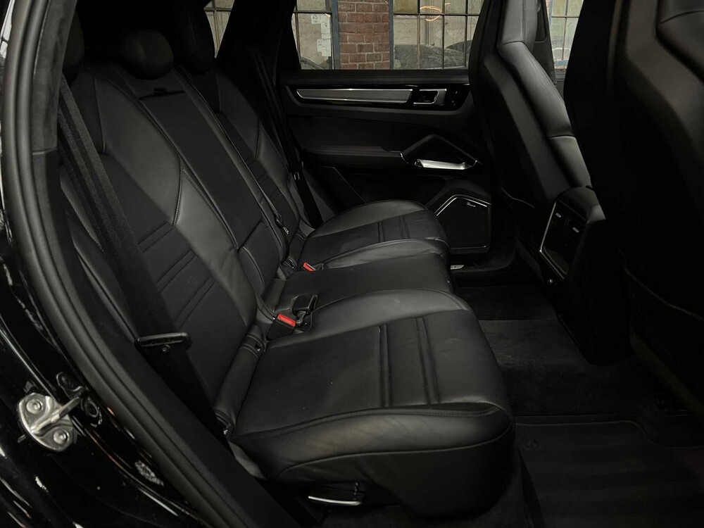 Porsche Cayenne Turbo 4.0 V8 549PS 2018 Sport-Chrono -Orig. NL-, RR-105-B