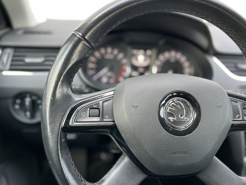 Skoda Octavia Combi 1.6 TDI Greentech Ambition Businessline 105PS 2015 -Orig. DE-, 6-ZHS-77