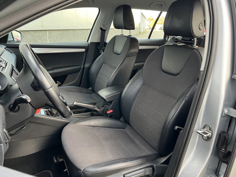 Skoda Octavia Combi 1.6 TDI Greentech Ambition Businessline 105PS 2015 -Orig. DE-, 6-ZHS-77