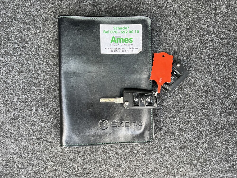 Skoda Octavia Combi 1.6 TDI Greentech Ambition Businessline 105PS 2015 -Orig. DE-, 6-ZHS-77