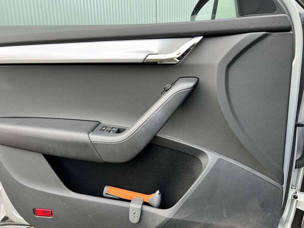 Skoda Octavia Combi 1.6 TDI Greentech Ambition Businessline 105PS 2015 -Orig. DE-, 6-ZHS-77