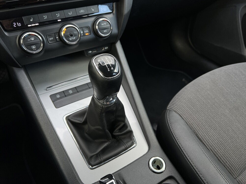 Skoda Octavia Combi 1.6 TDI Greentech Ambition Businessline 105PS 2015 -Orig. DE-, 6-ZHS-77