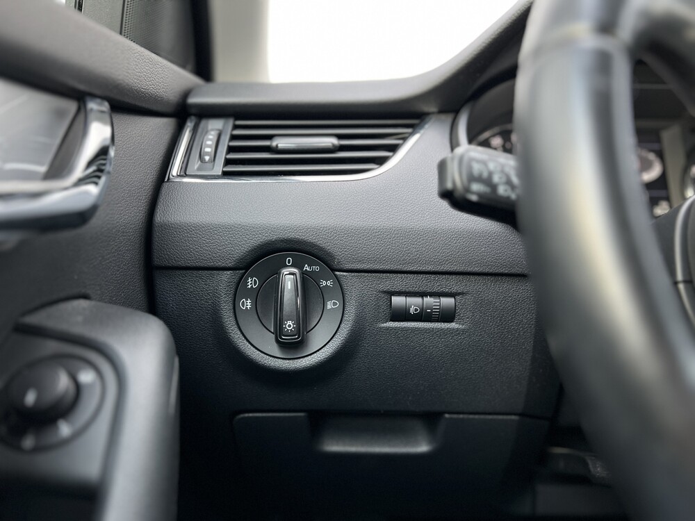 Skoda Octavia Combi 1.6 TDI Greentech Ambition Businessline 105PS 2015 -Orig. DE-, 6-ZHS-77