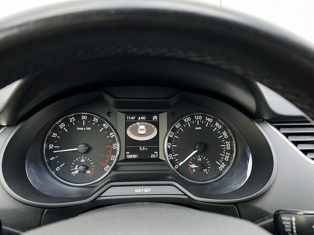 Skoda Octavia Combi 1.6 TDI Greentech Ambition Businessline 105PS 2015 -Orig. DE-, 6-ZHS-77