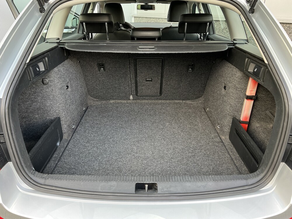 Skoda Octavia Combi 1.6 TDI Greentech Ambition Businessline 105PS 2015 -Orig. DE-, 6-ZHS-77