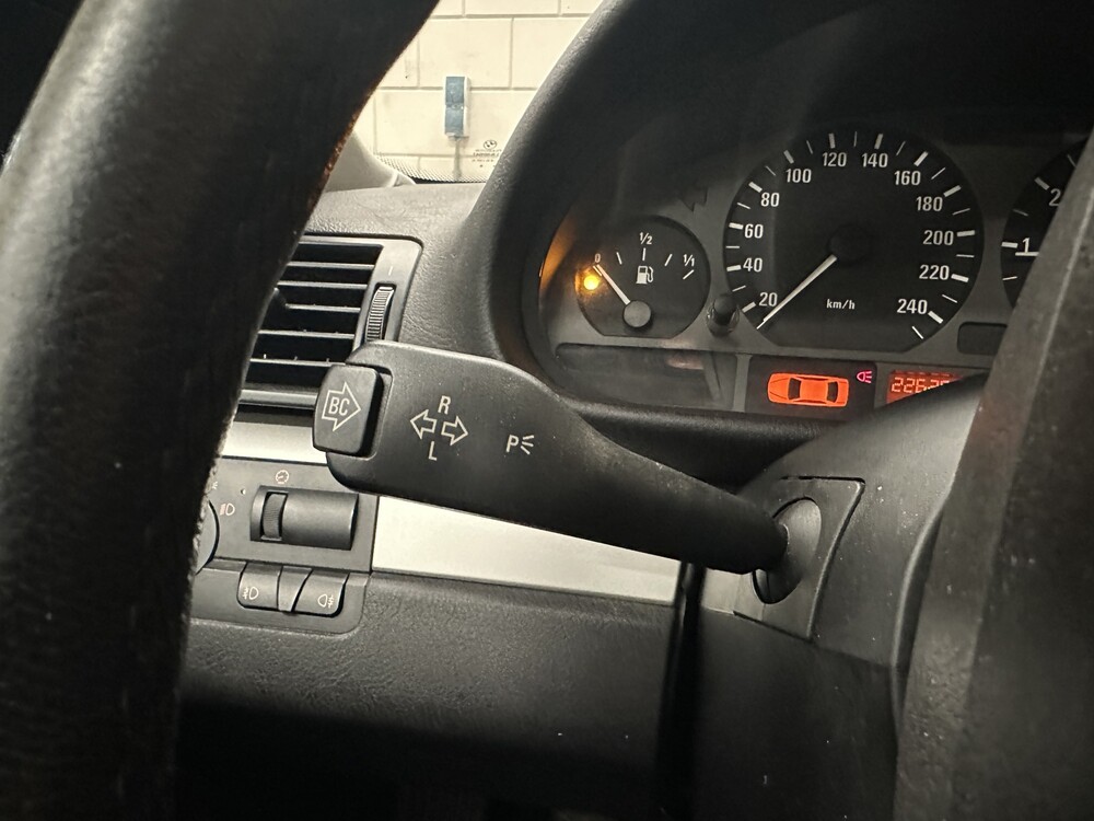 BMW 318i Special Executive 3-Series 143hp 2003, 84-TTS-6