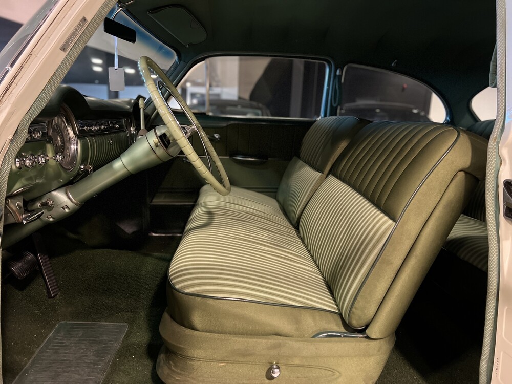 Oldsmobile 88 V8 1953, DM-37-90