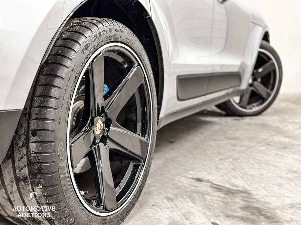 Porsche Macan S 3.0 V6 Sport-Chrono 354hp NEW-MODEL 2019, H-431-SR